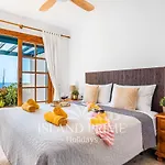 Oceanfront With Stunning Views Lbr650