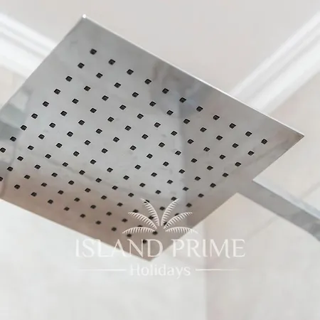 Oceanfront With Stunning Views Lbr650 شقة *